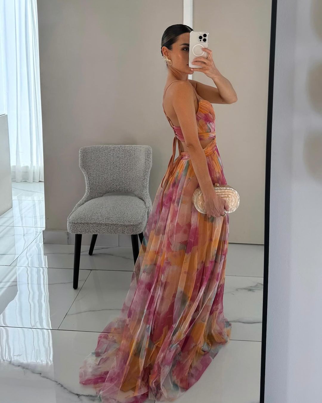 Abito Donna Elegante con Scollo a V e Gonna Fluida per Look Estivo 2