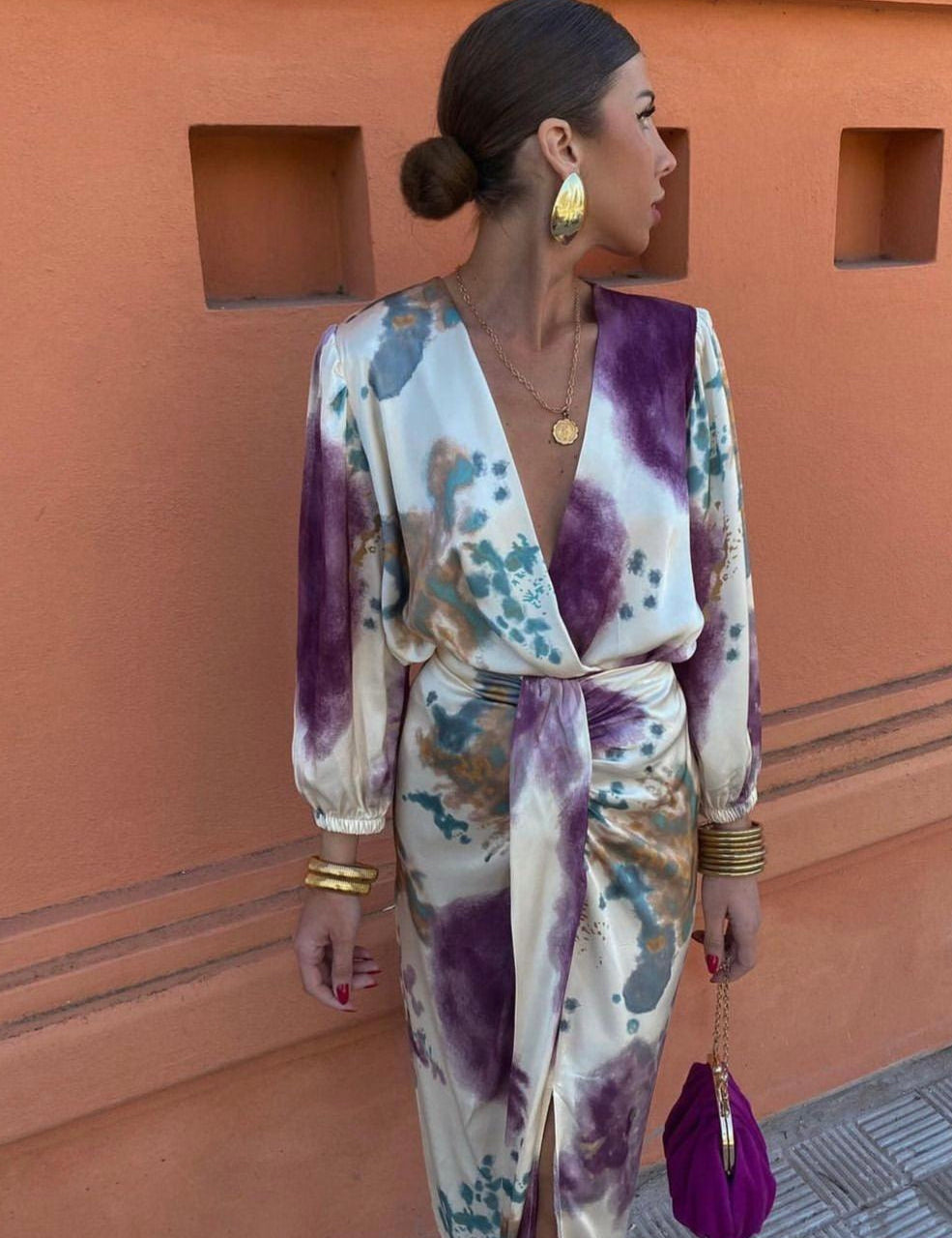 Abito Elegante con Scollo a V e Taglio Aderente per Occasioni Speciali 0