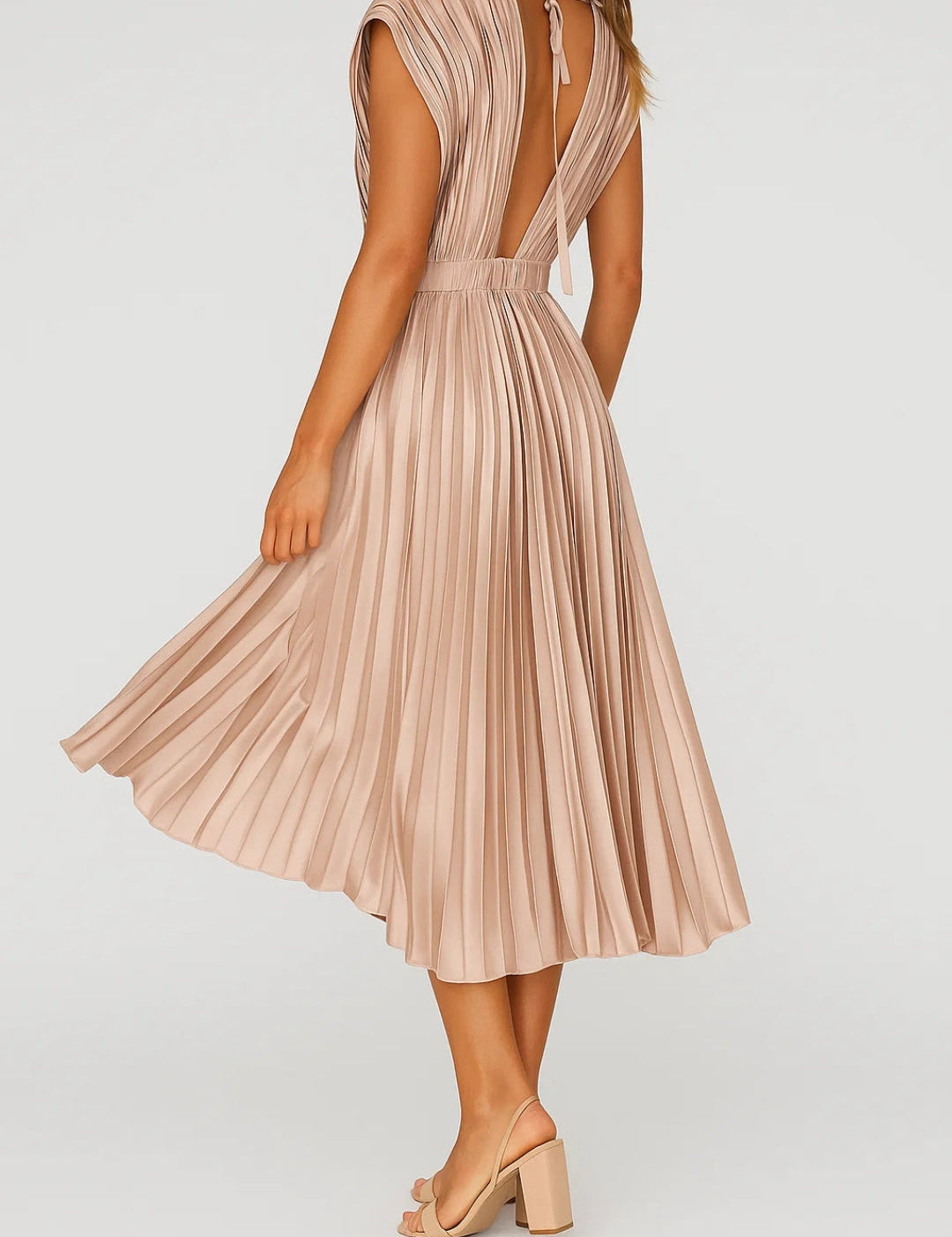 Abito Plissé Midi Elegante con Scollo a V e Vita Sottolineata 2