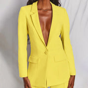 Completo da donna elegante con blazer e pantaloni per occasioni formali 1