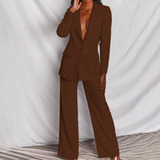 Completo da donna elegante con blazer e pantaloni per occasioni formali 10