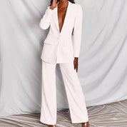 Completo da donna elegante con blazer e pantaloni per occasioni formali 12