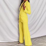 Completo da donna elegante con blazer e pantaloni per occasioni formali 2