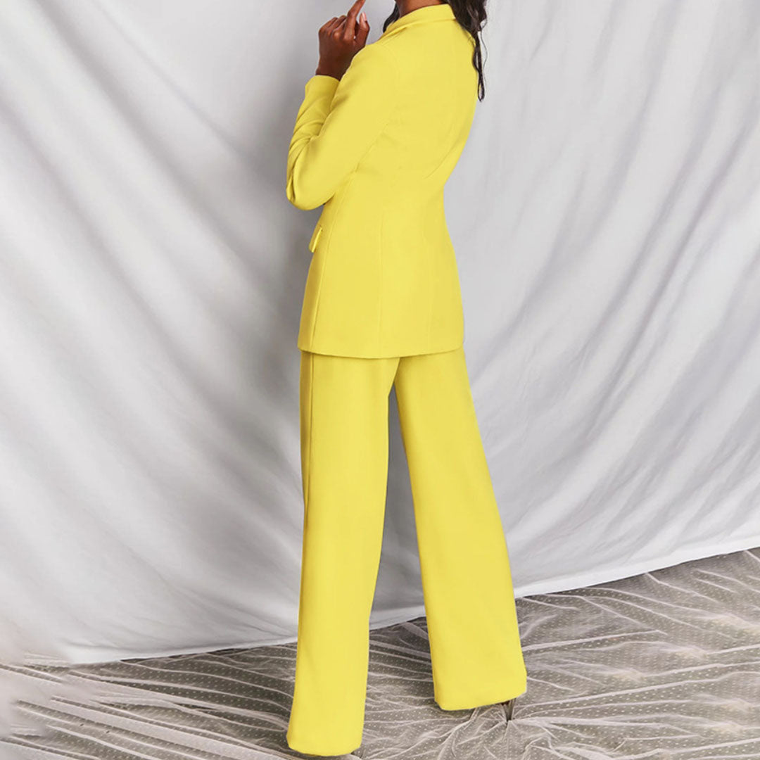 Completo da donna elegante con blazer e pantaloni per occasioni formali 3