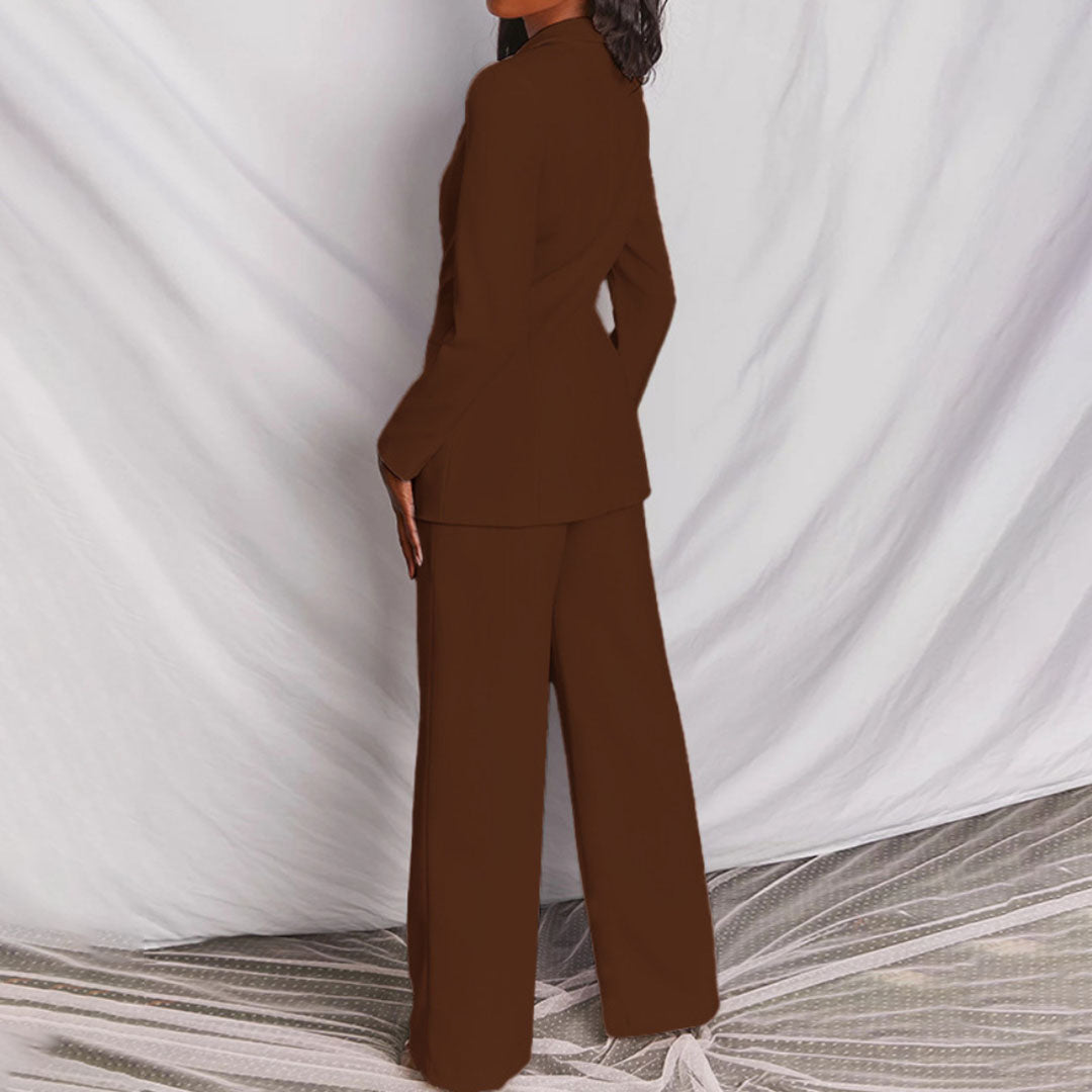 Completo da donna elegante con blazer e pantaloni per occasioni formali 8