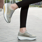 Sneakers da donna eleganti con plateau e lacci floreali, comode in tela 2