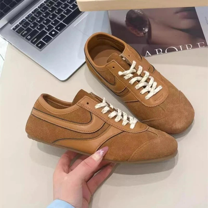Sneakers da donna retrò con lacci, comode e sintetiche 10