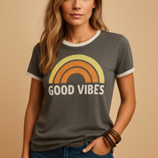 T-shirt da donna con stampa 'Good Vibes' | Yvette 5
